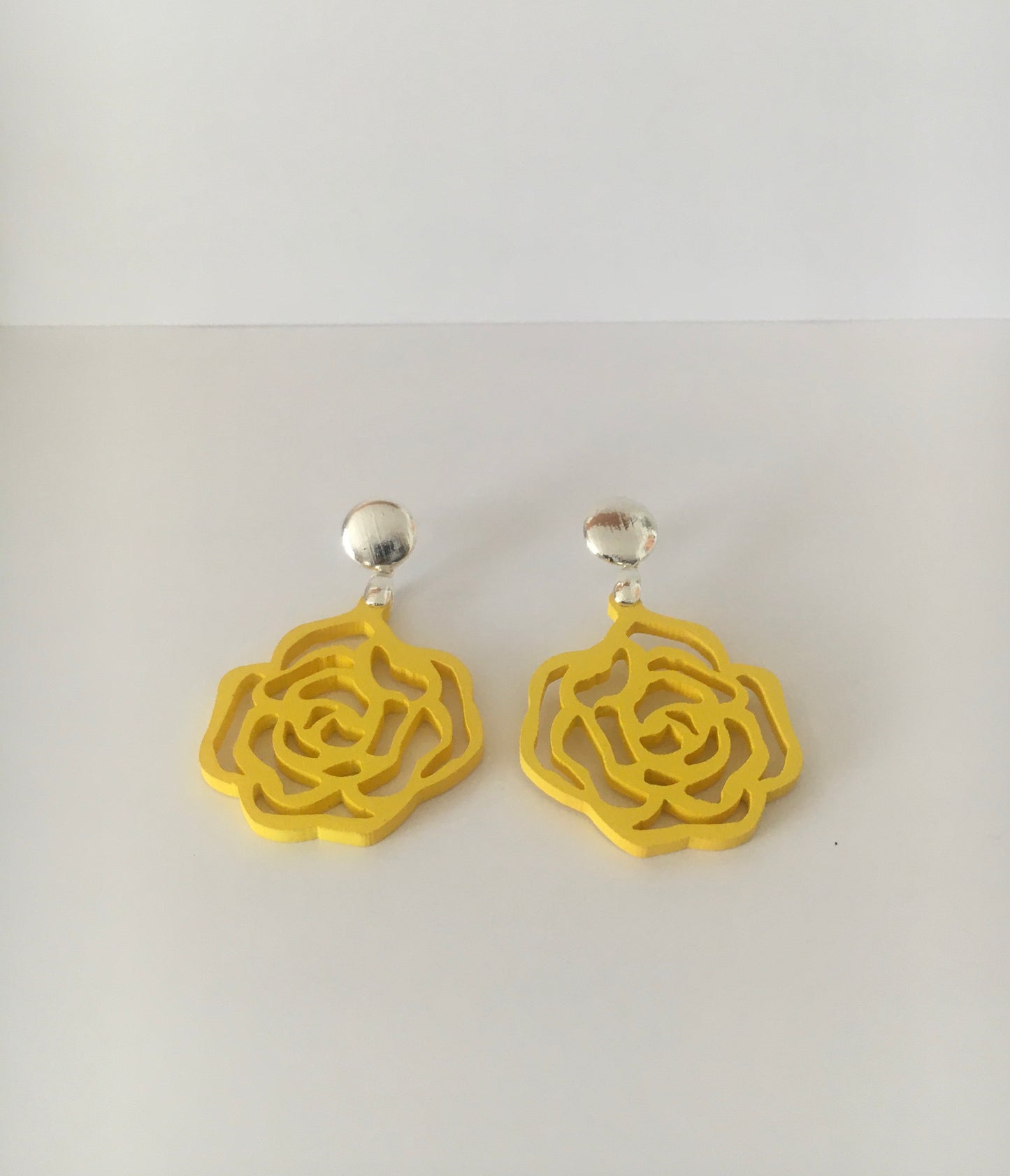 Hollow glass earrings